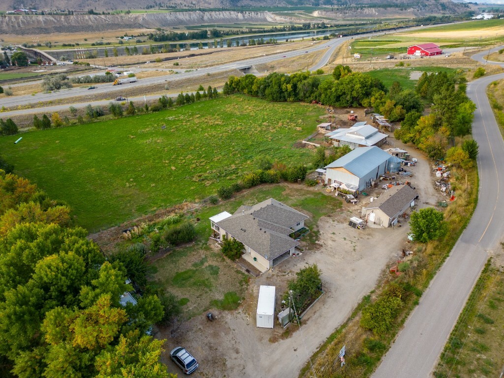 Property Photo: 1585 Lance Road BC V0E 2P0