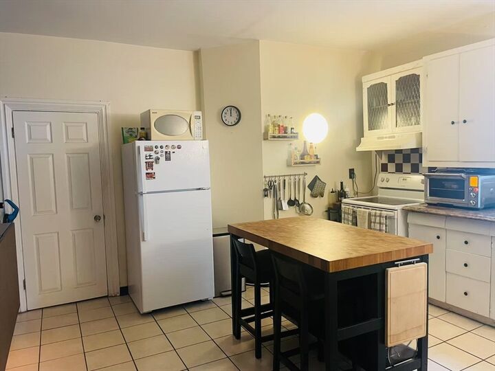 Property Photo:  54 Oliver Street 1F  MA 02145 
