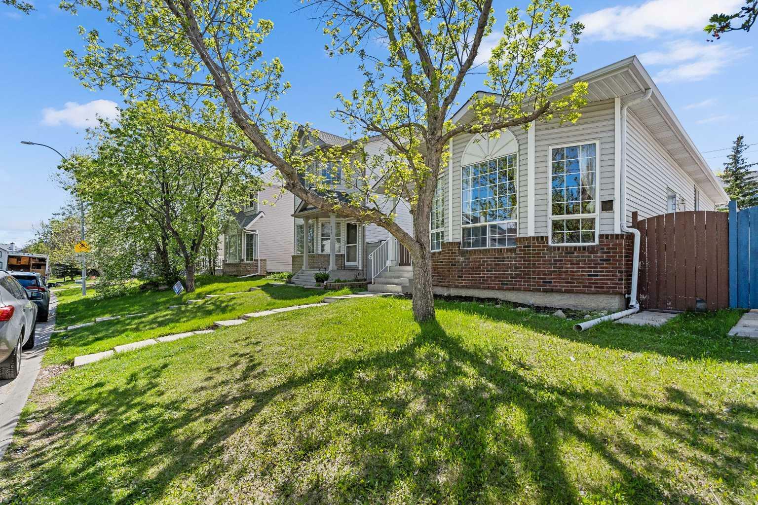Property Photo: 208 Harvest Gold Circle NE AB T3K 4H5