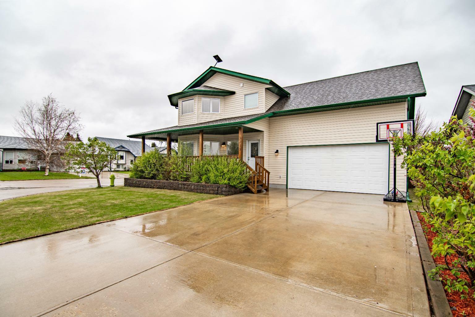 Property Photo:  5215 55 Avenue  AB T0M 0X0 