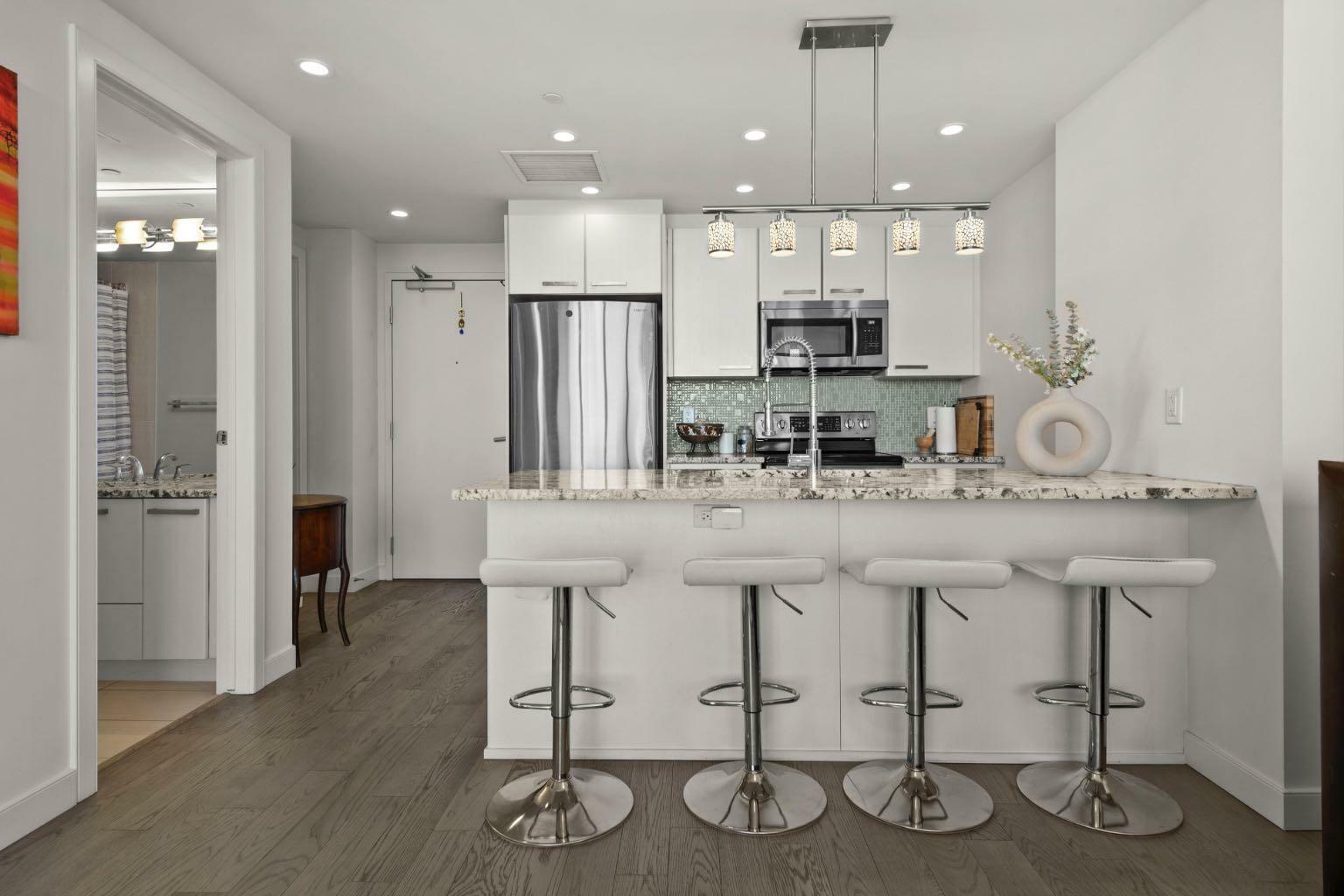 Property Photo: 225 11 Avenue SE 2908 AB T2G 0G3