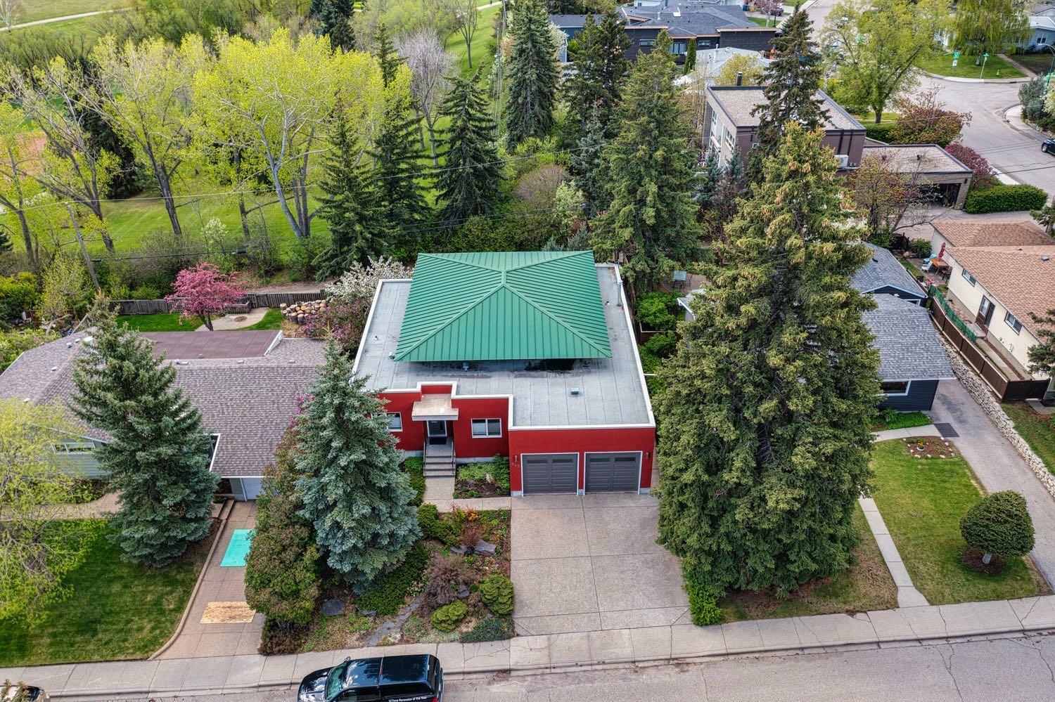 Property Photo: 943 30 Avenue NW AB T2K 0A2