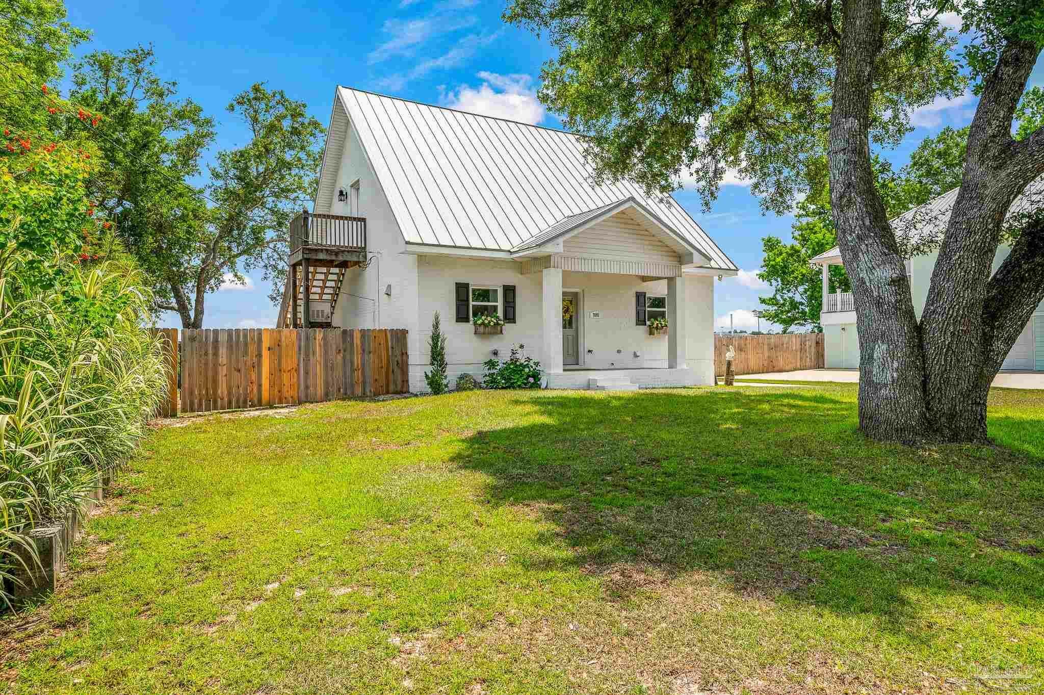 Property Photo: 7693 Petersen Pt Rd FL 32583