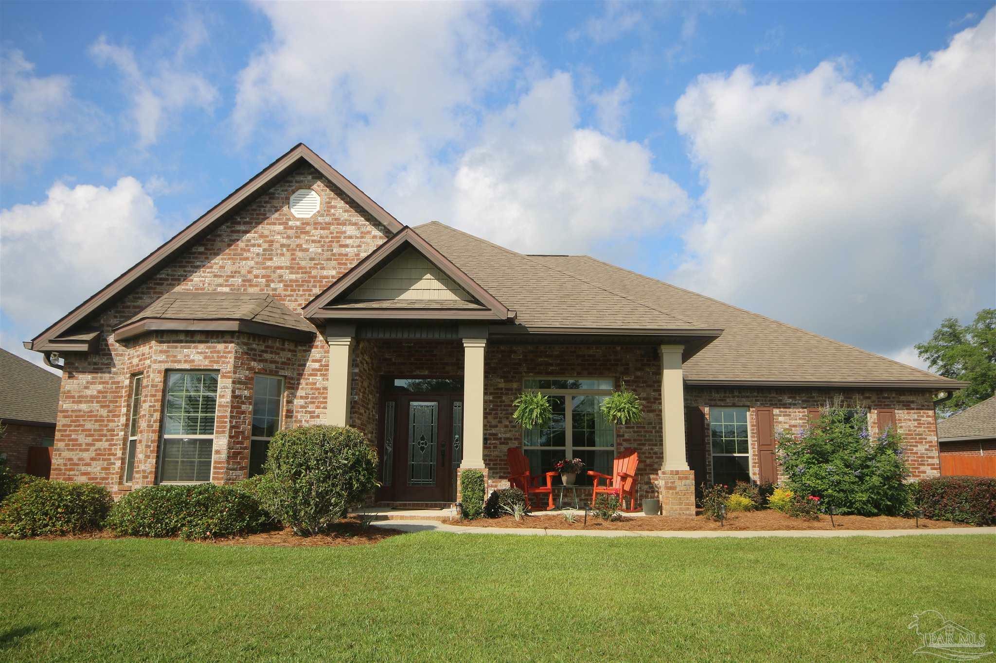 Property Photo: 4135 Dundee Crossing Dr FL 32571