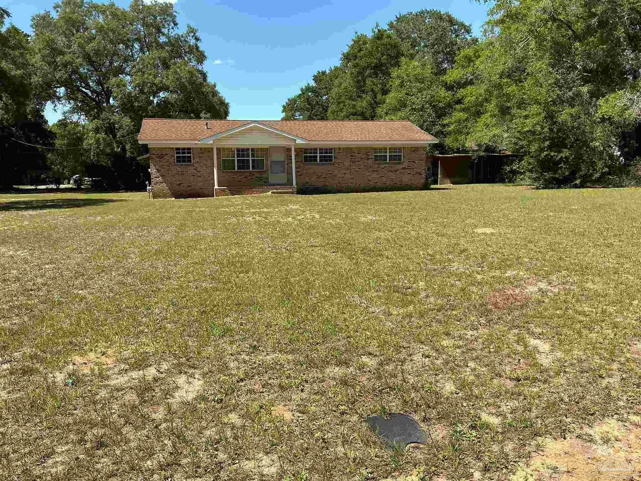 Property Photo: 5402 Douglas St FL 32570