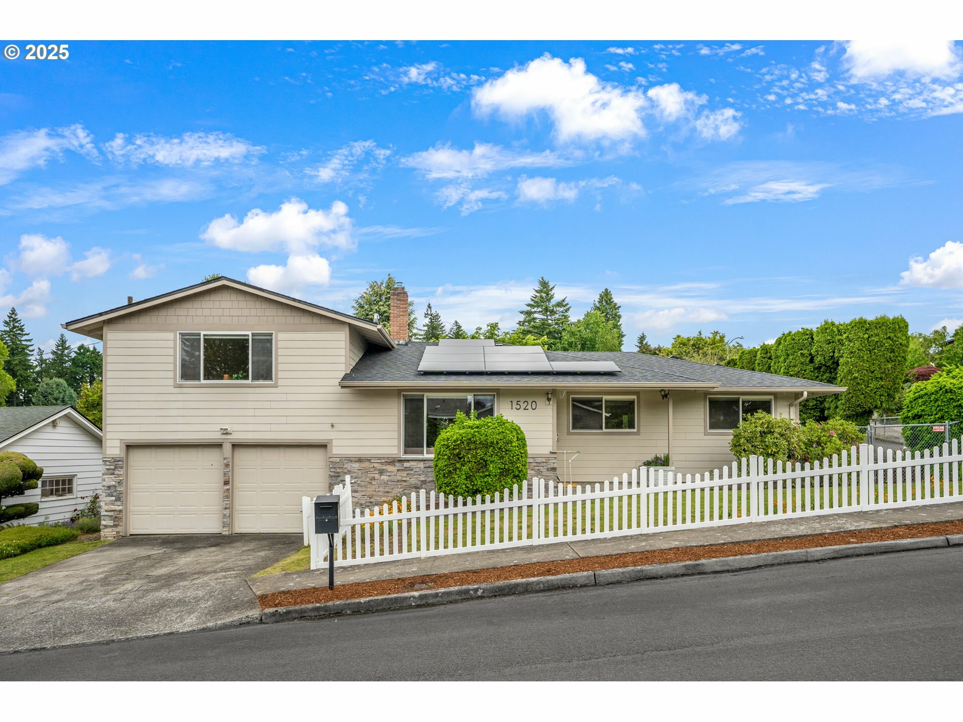 Property Photo: 1520 SE 109th Ave OR 97216
