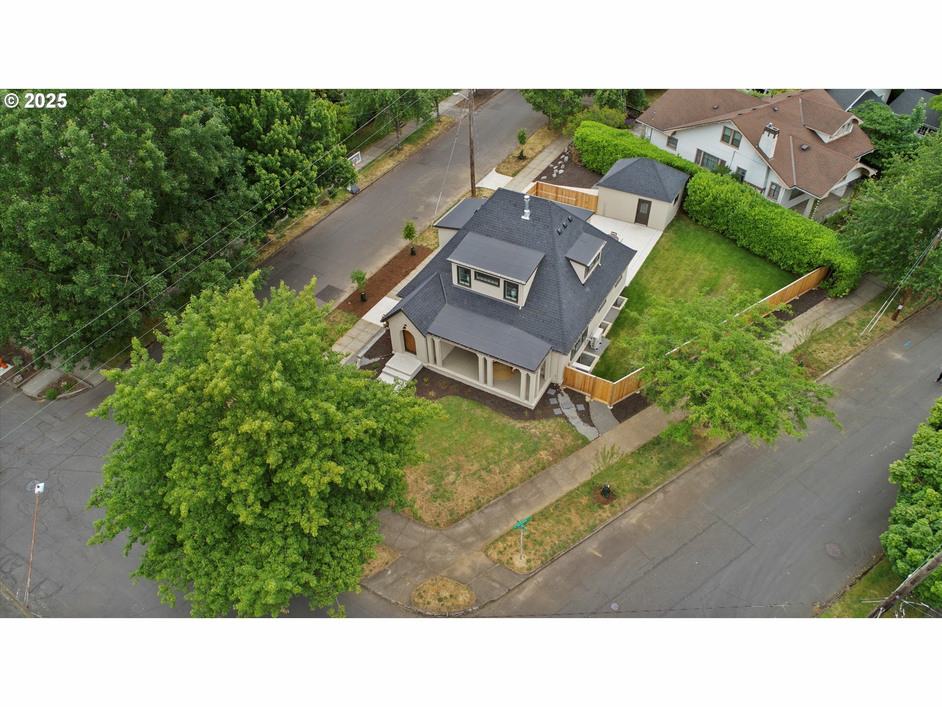 Property Photo: 4072 NE 24th Ave OR 97212