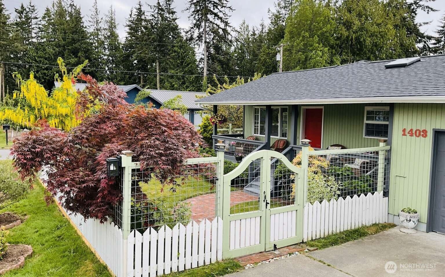 Property Photo:  1403  Thomas Street  WA 98368 