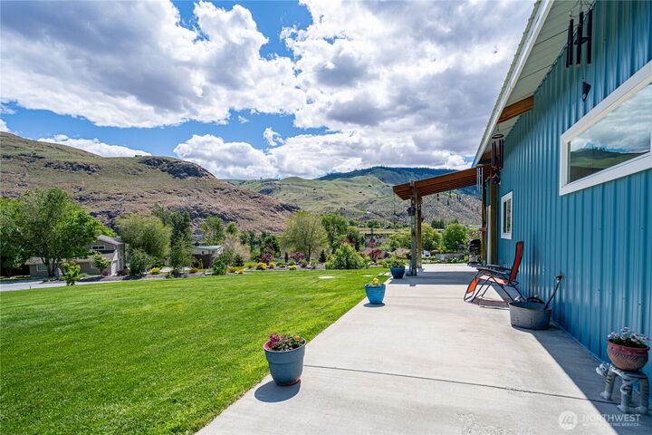Property Photo: 876 1st St WA 98817