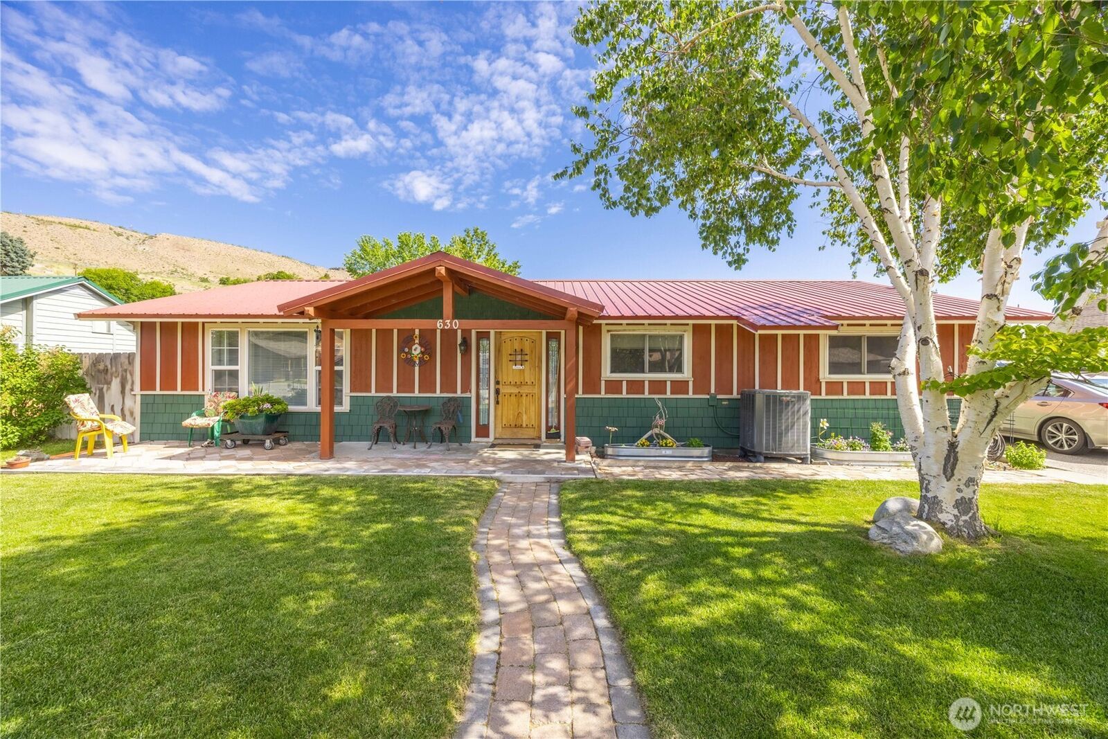Property Photo:  630  Riverside Drive  WA 98846 