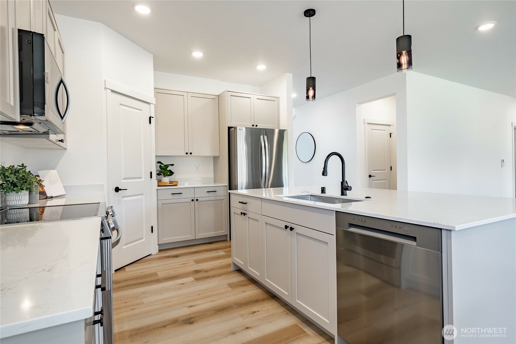 2818  Hazelwood Drive  Blaine WA 98230 photo