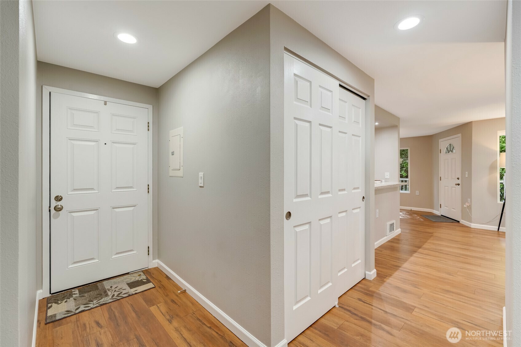Property Photo: 12724 NE 144th Street E-104 WA 98034