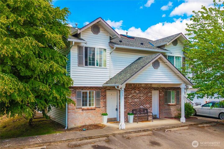 Property Photo:  933  4th Avenue N 101  WA 98032 