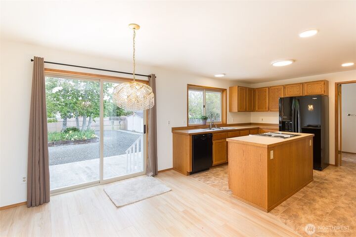 Property Photo:  862 E Cedar St  WA 98382 