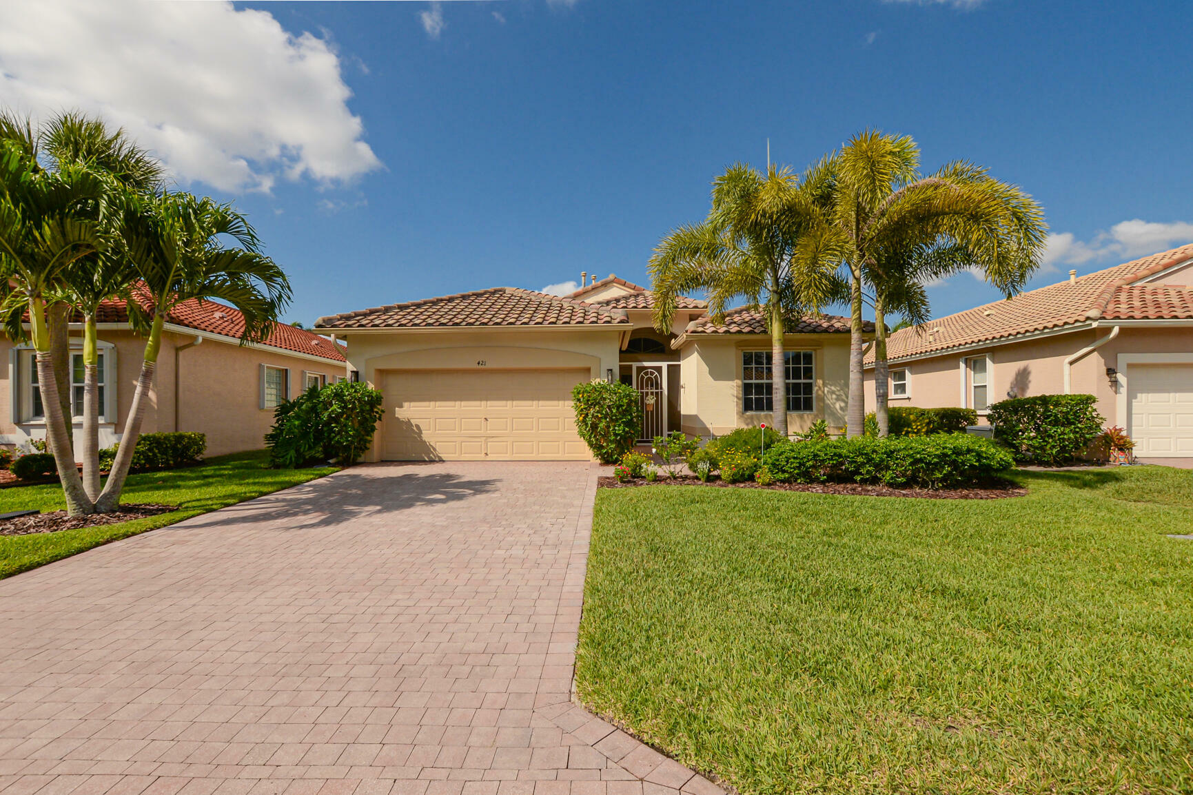Property Photo: 421 NW Sunview Way FL 34986