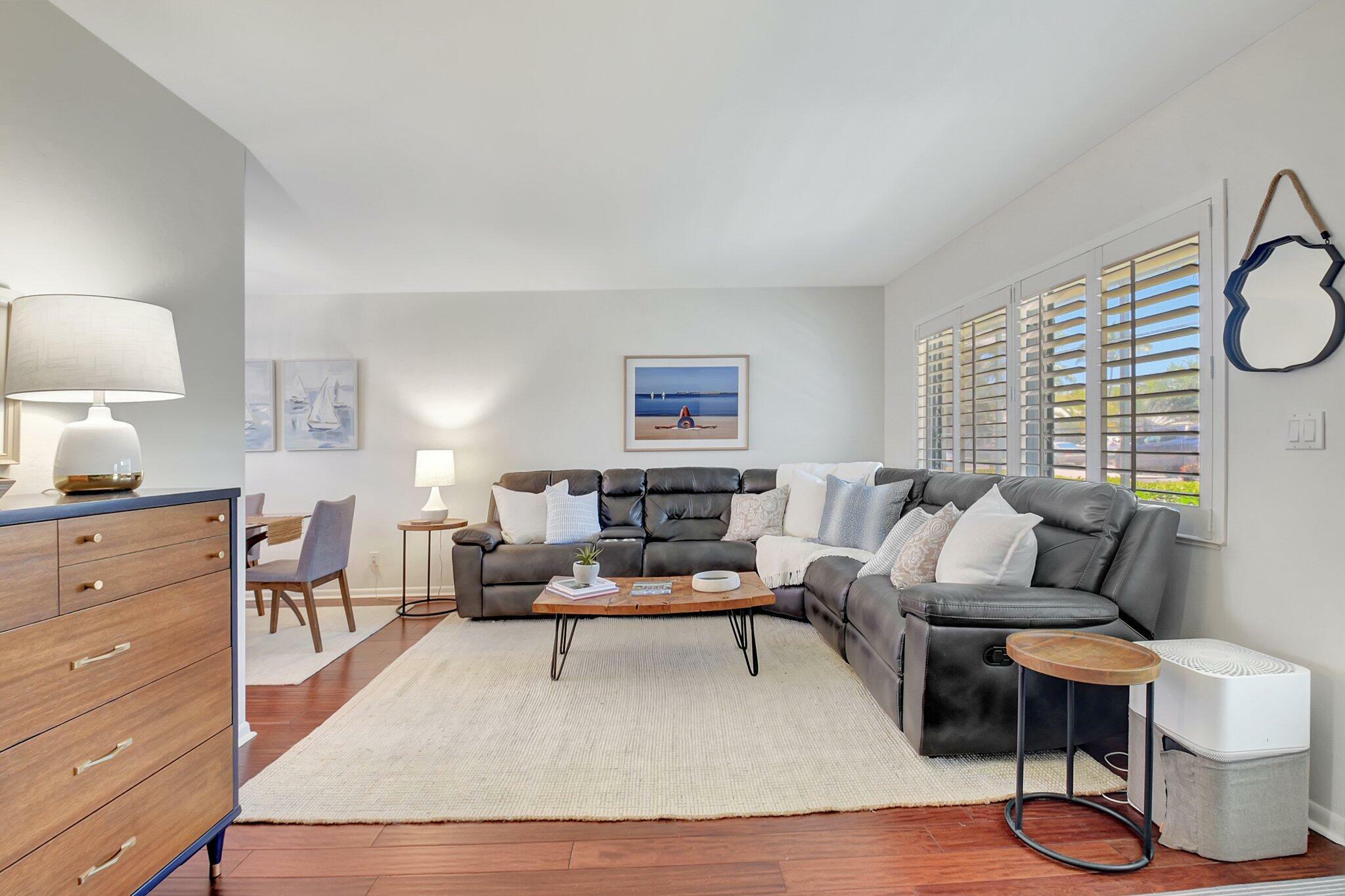 Property Photo: 426 NE 7th Avenue 1F FL 33483