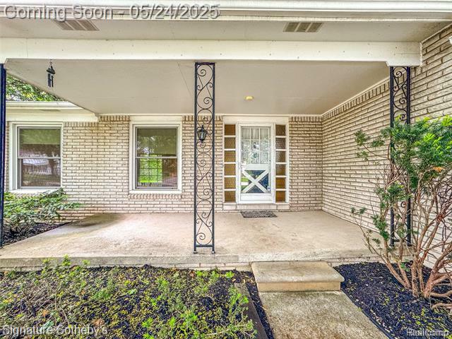 Property Photo: 28988 Ramblewood Drive MI 48334