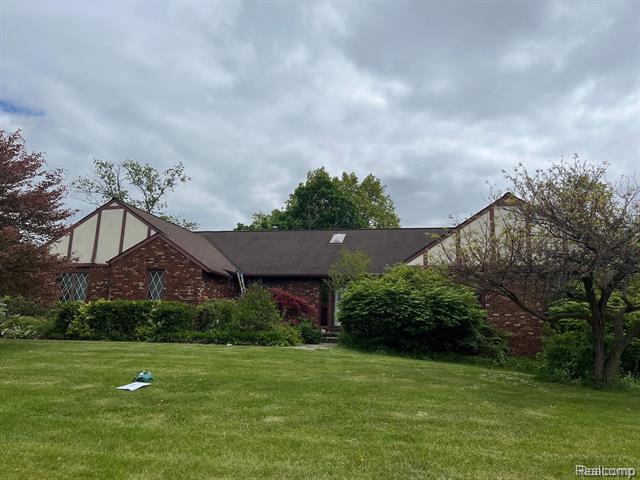 Property Photo: 2149 Russet Drive MI 48098