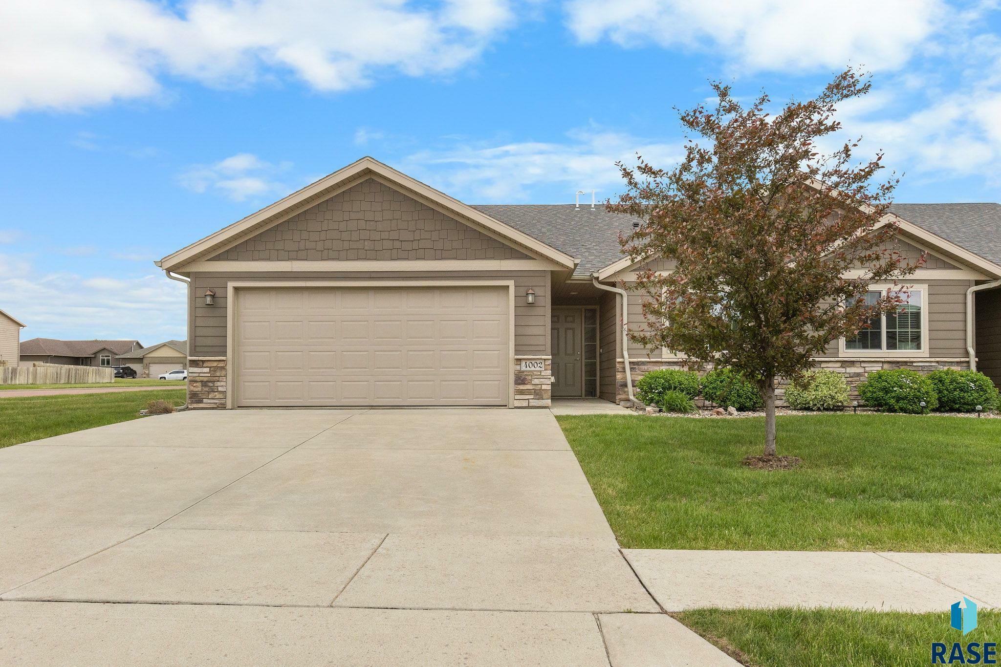 Property Photo: 4002 S Grand Slam Ave SD 57110