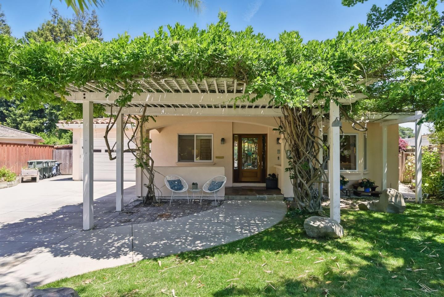 Property Photo:  41 Regent Place  CA 94301 