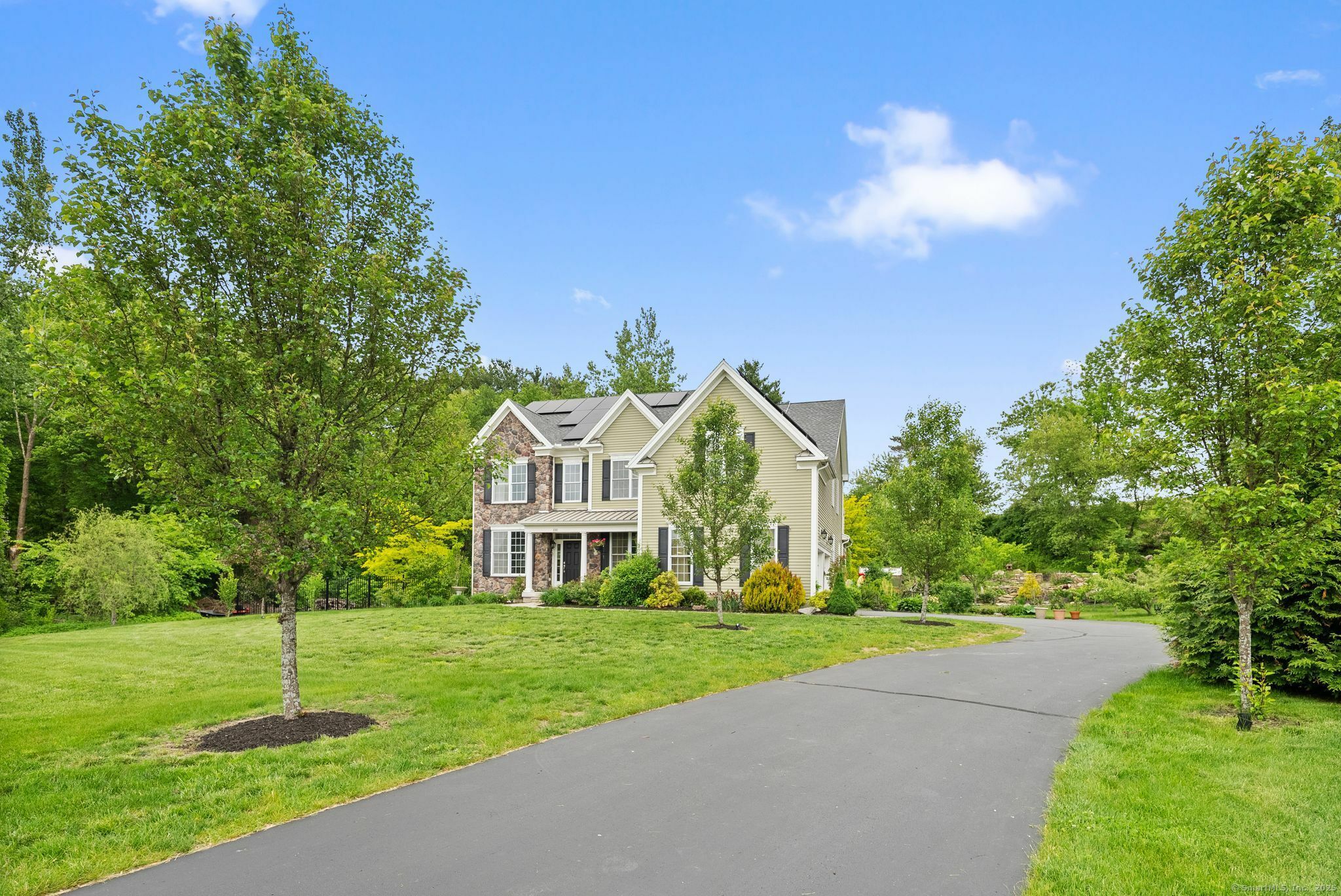 Property Photo: 100 Pembroke Terrace CT 06033