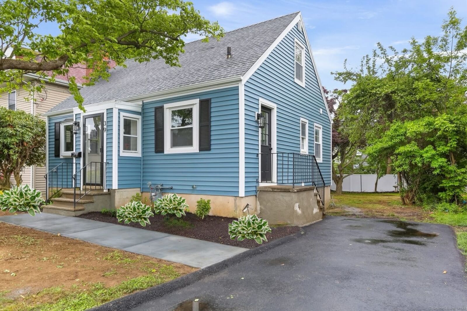 Property Photo:  39 Burwood Avenue  CT 06902 