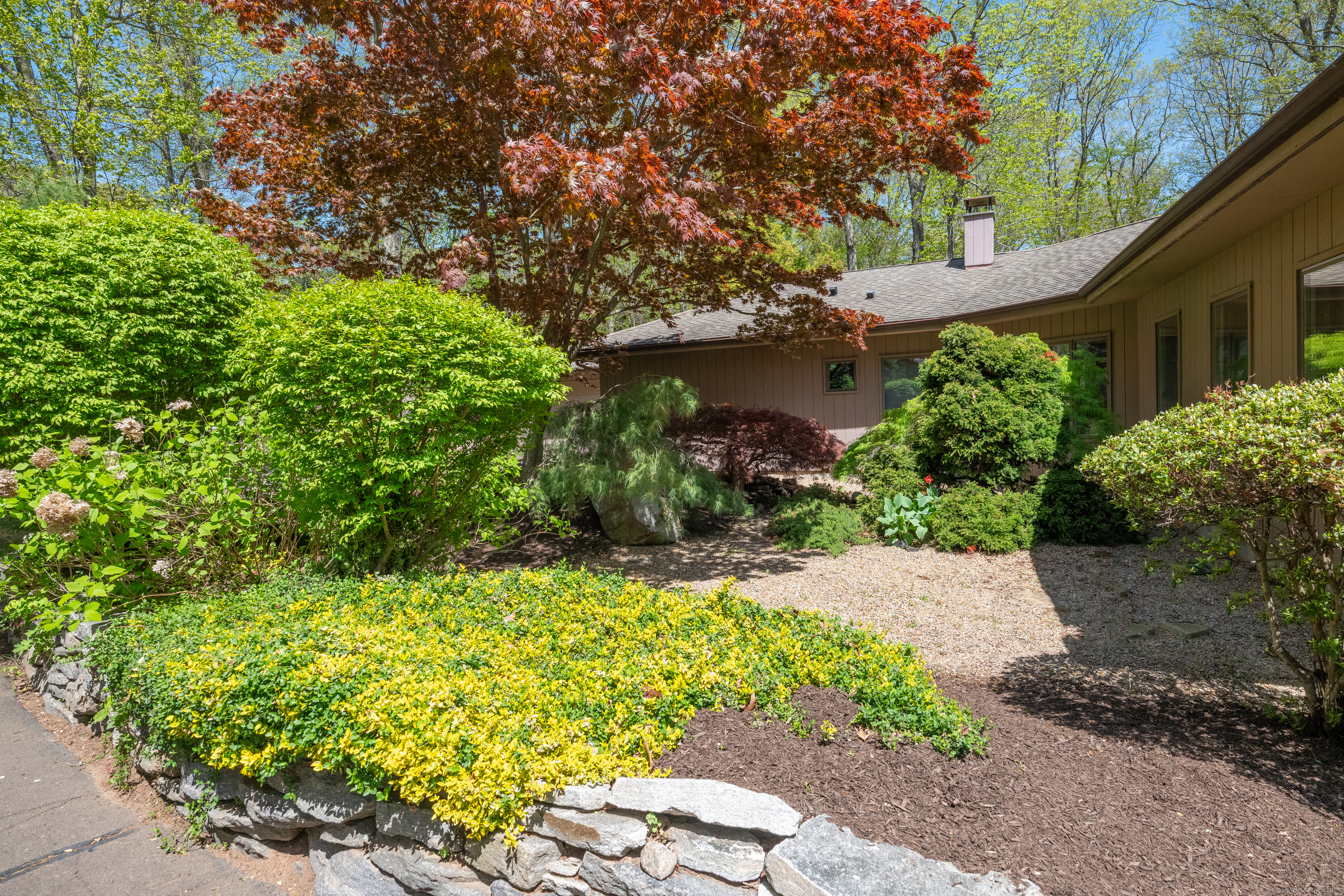 Property Photo:  291 Peddlers Road  CT 06437 