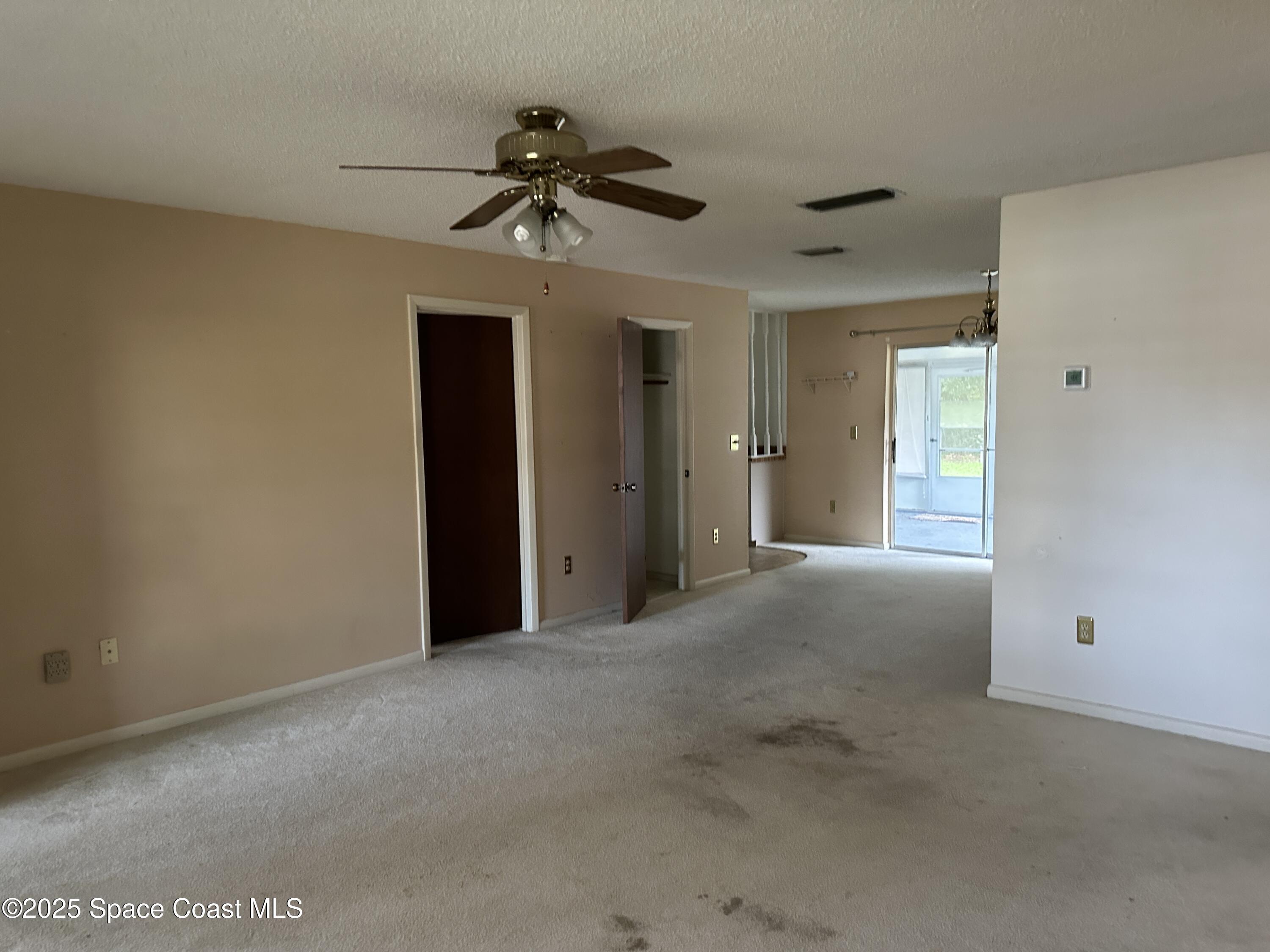 Property Photo: 1675 Ashwood Avenue FL 32796