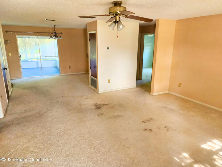 Property Photo: 1675 Ashwood Avenue FL 32796