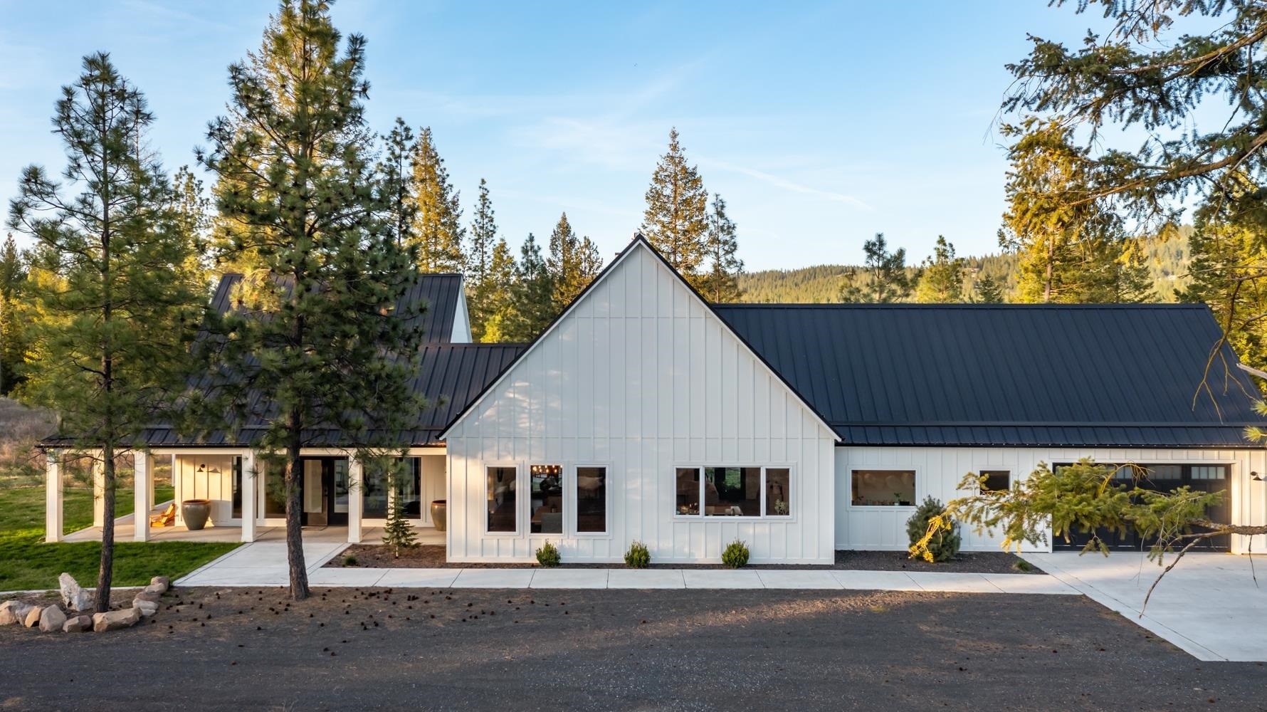 Property Photo: 5113 E Riverville Ln WA 99003