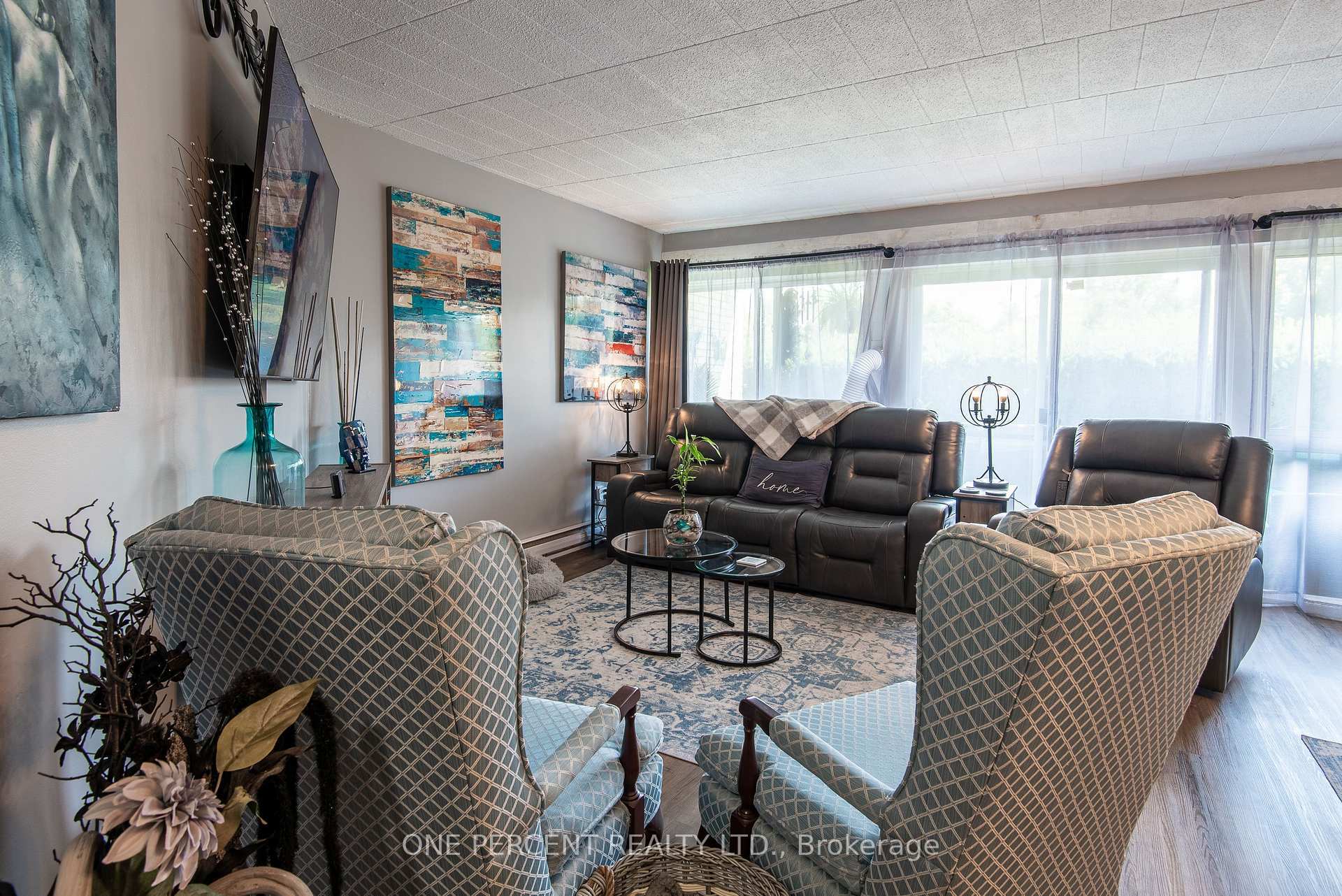 Property Photo:  105 Conroy Crescent 103  ON N1G 2V5 