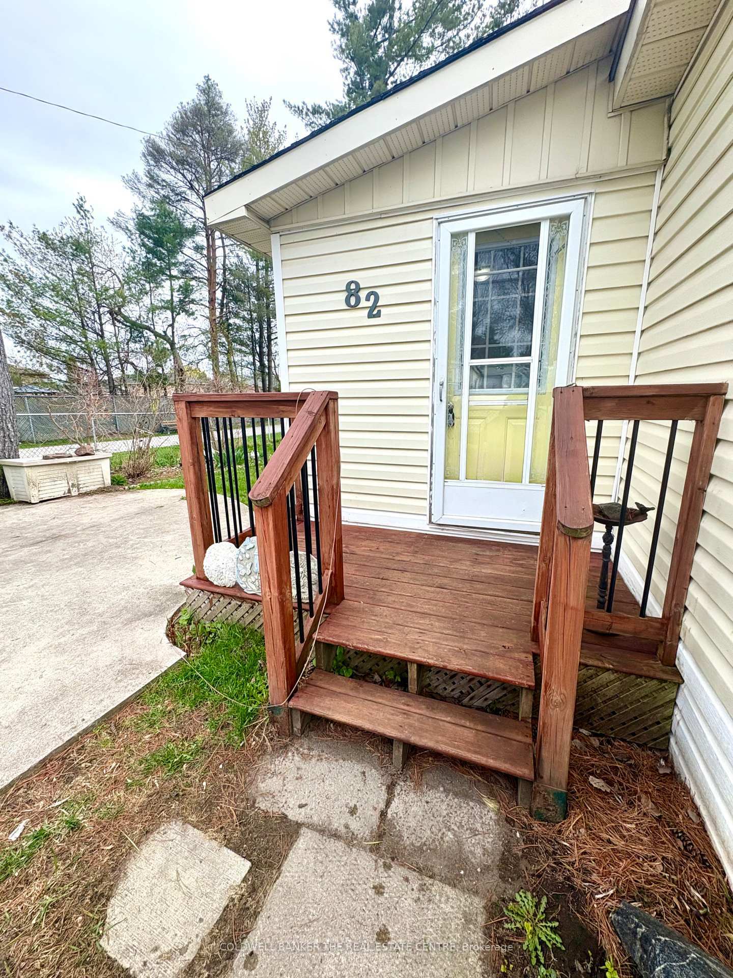 Property Photo: 82 Seventh Street ON L3W 0L4