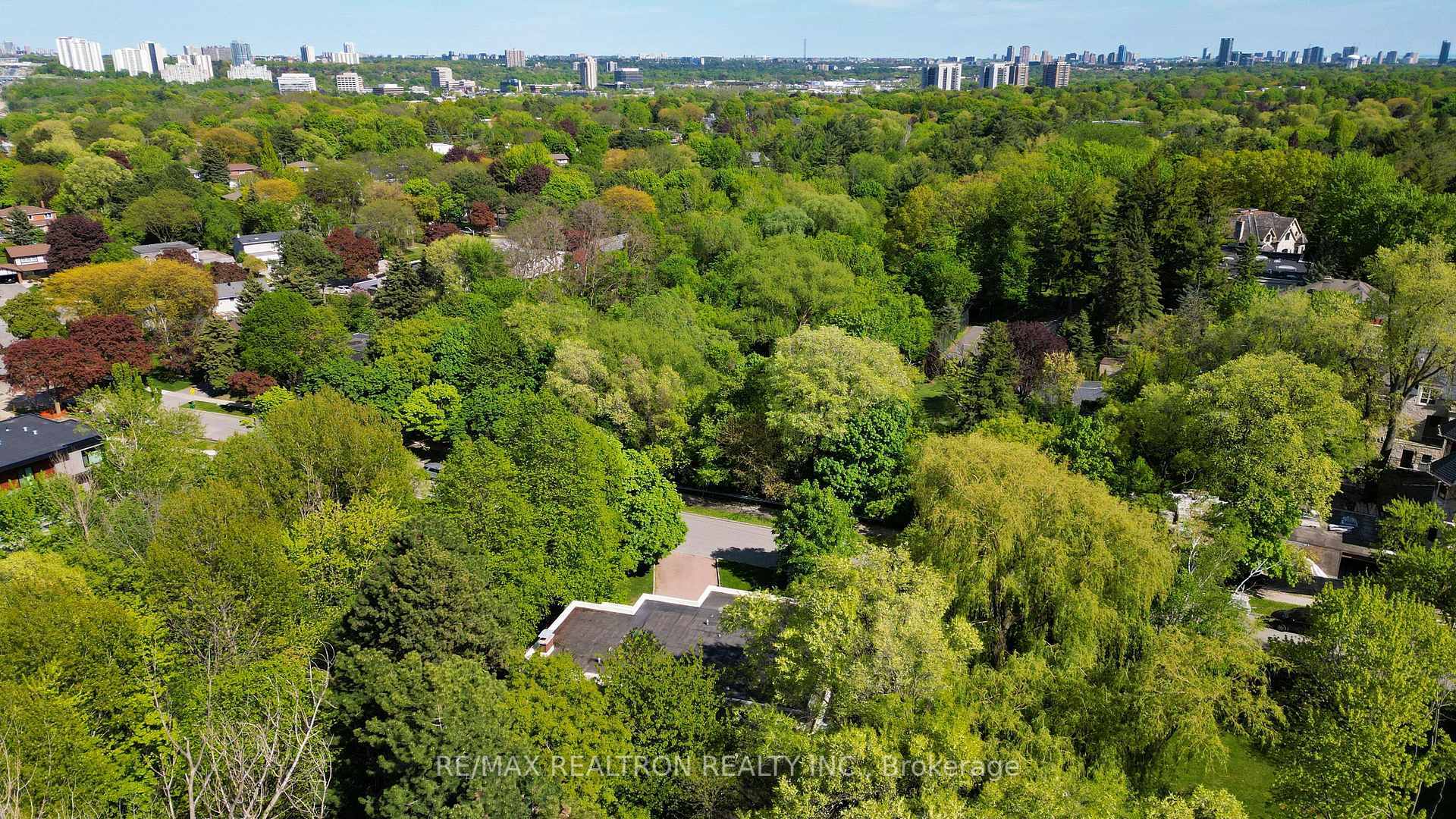 Property Photo: 48 Silvergrove Road ON M2L 2N6