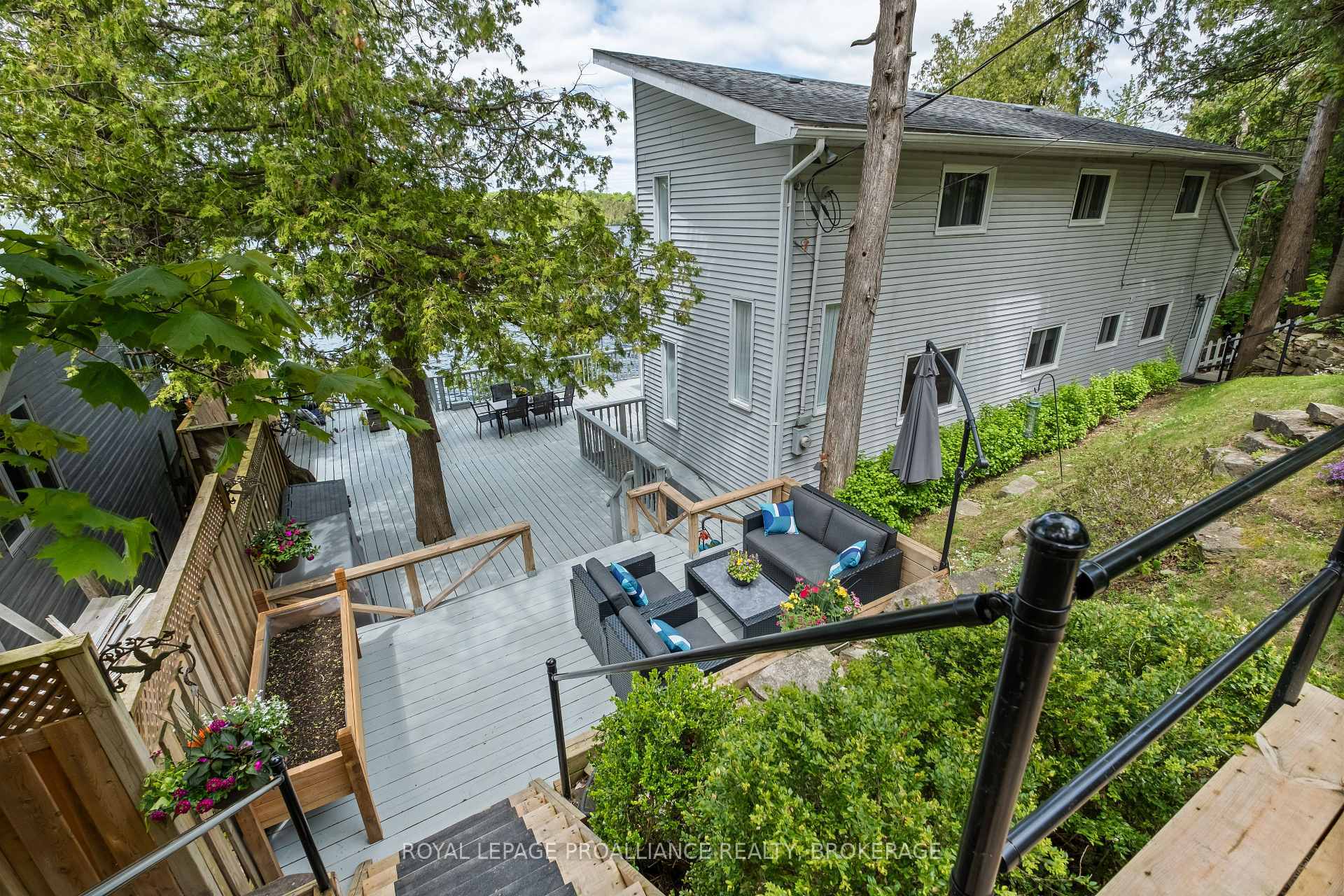 Property Photo: 1020 Lark Lane ON K0H 1X0