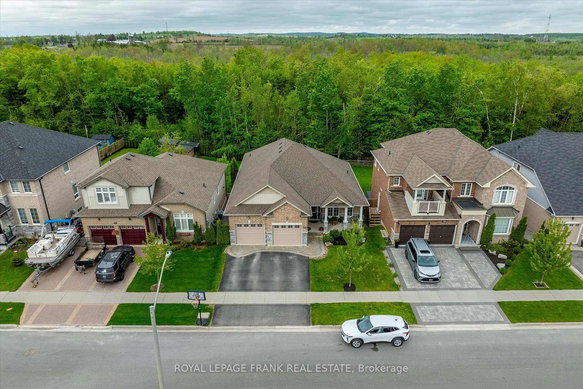 Property Photo: 989 Avery Avenue ON K9J 0H1