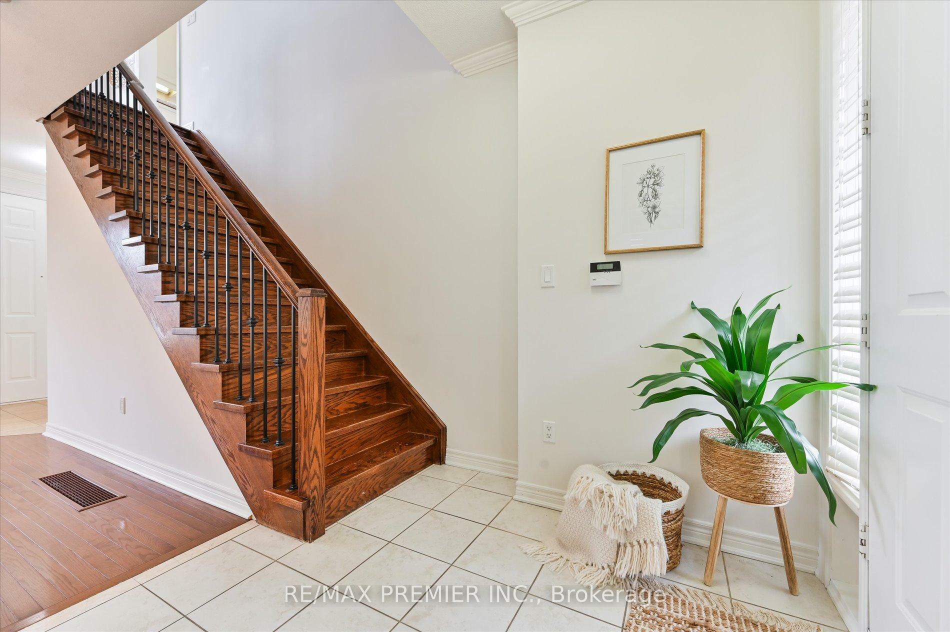 Property Photo: 30 Helen Street ON L4L 3S3