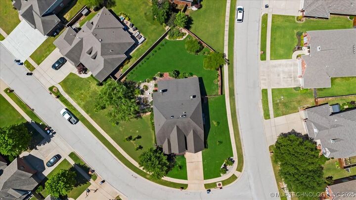Property Photo:  3000 S Tamarack Avenue  OK 74012 