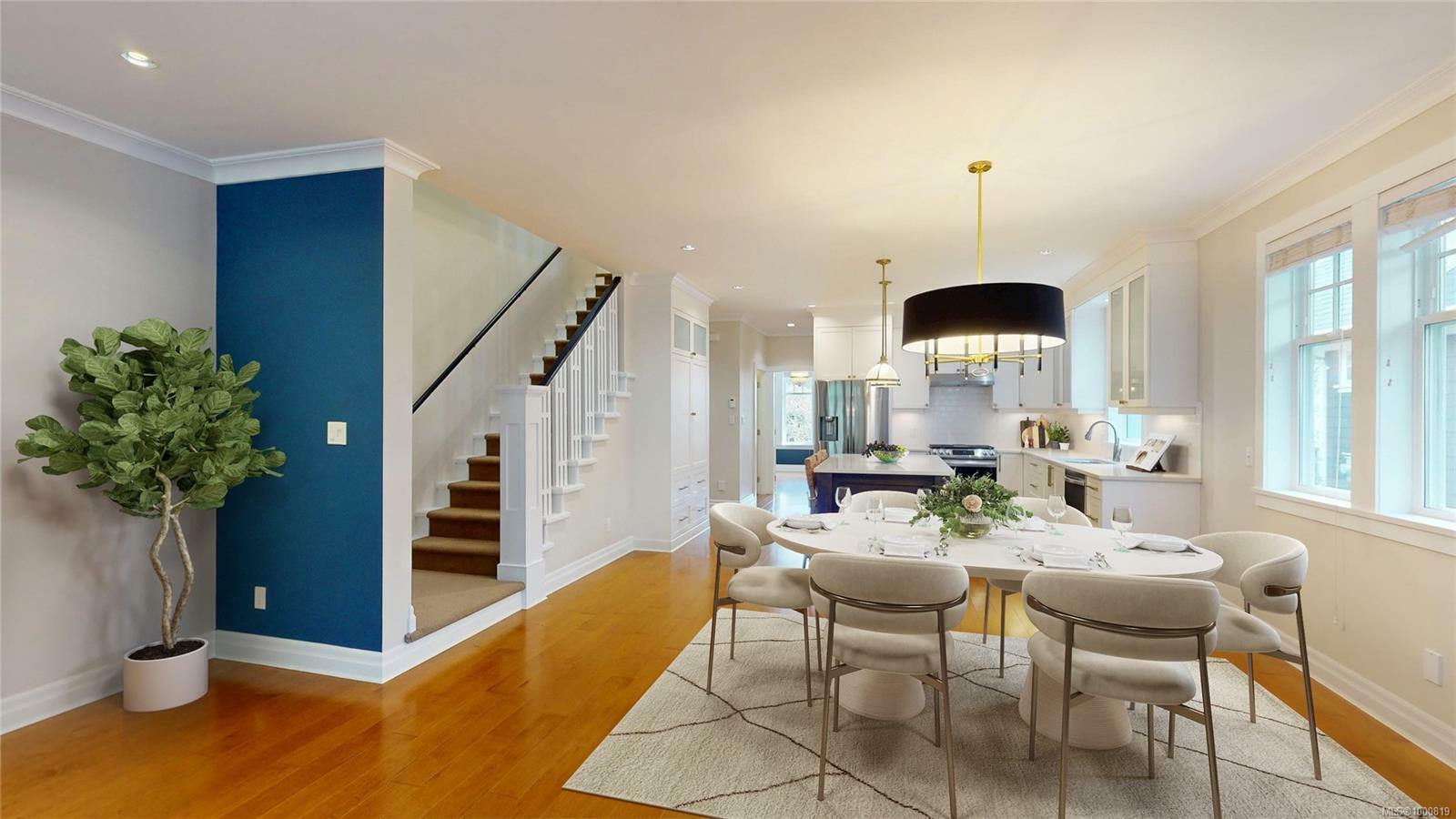 Property Photo: 1770 Rockland Ave 3 BC V8S 1X2