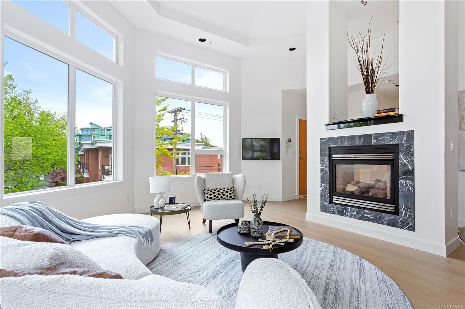 Property Photo: 60 Dallas Rd 15 BC V8V 1A2