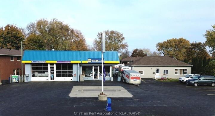 217/219 Margaret Avenue  Wallaceburg ON N8A 2A4 photo