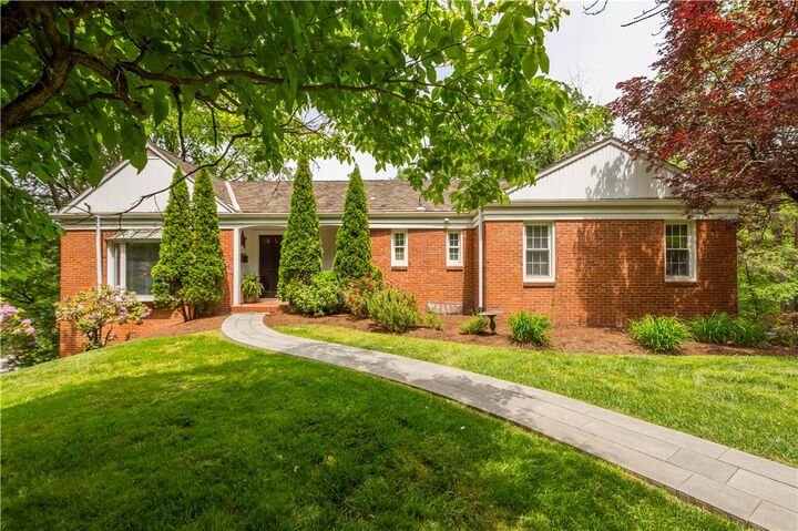 1580 Williamsburg Rd  Mt Lebanon PA 15243 photo