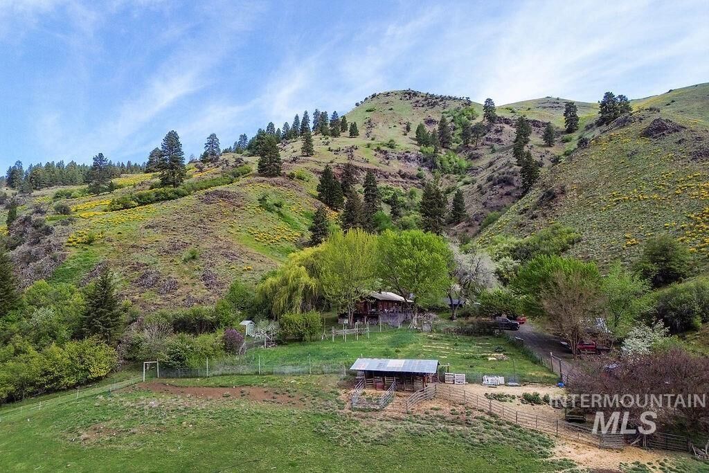 Property Photo: 559 Kessler Creek Rd ID 83549