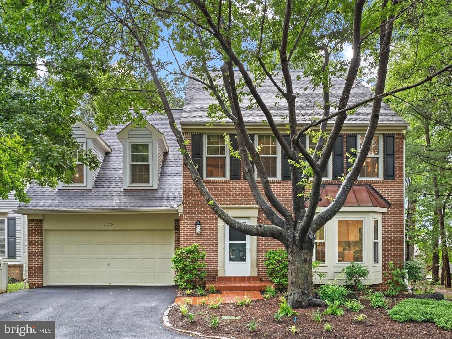 Property Photo: 2300 Yvonnes Way VA 22027