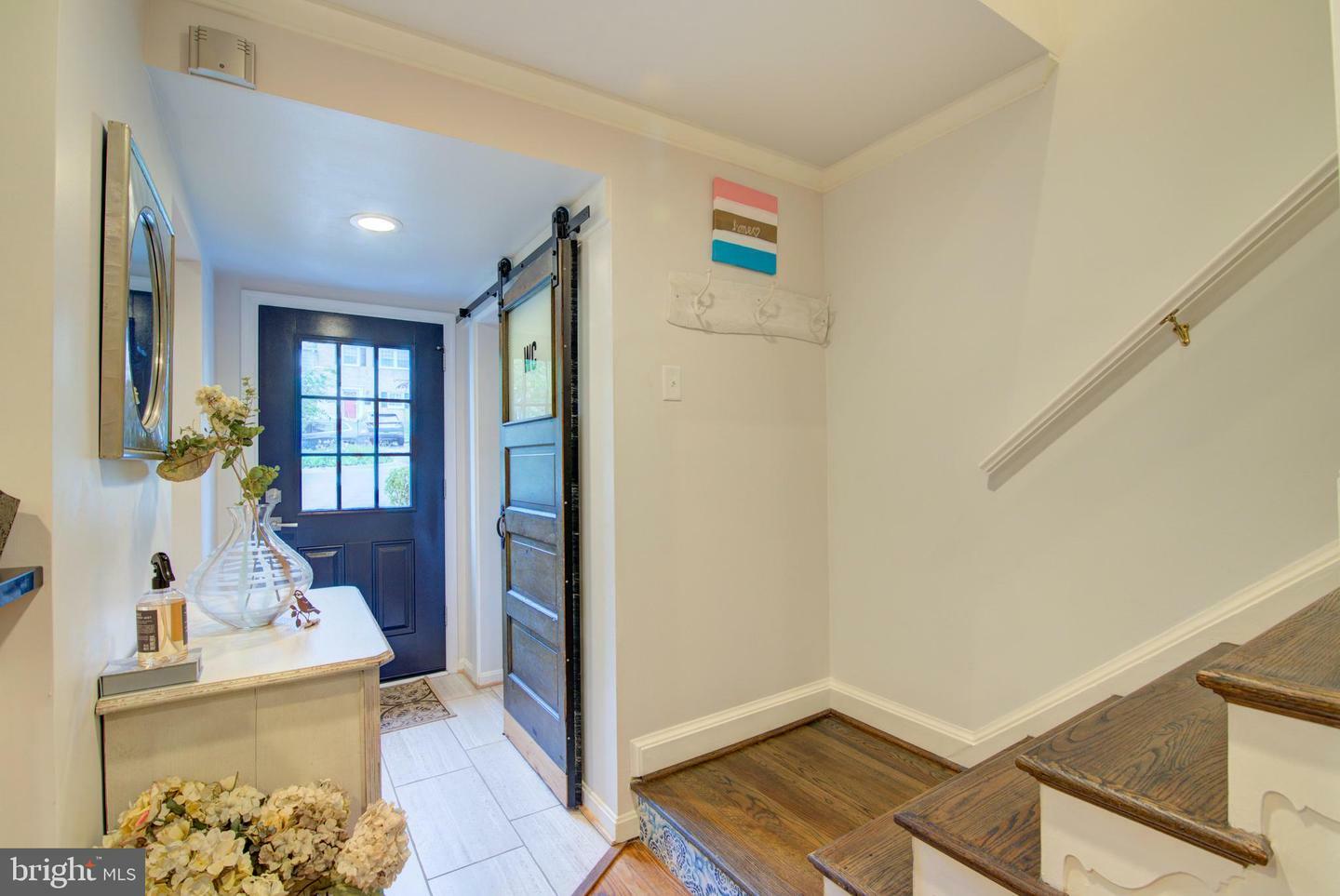 Property Photo: 323 Center Street N VA 22180