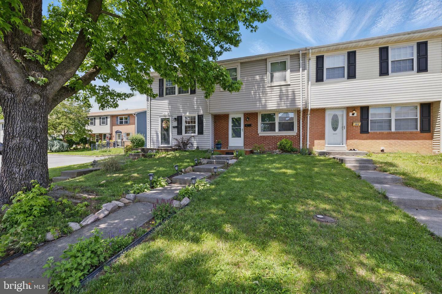 Property Photo: 203 Ritter Place VA 22611
