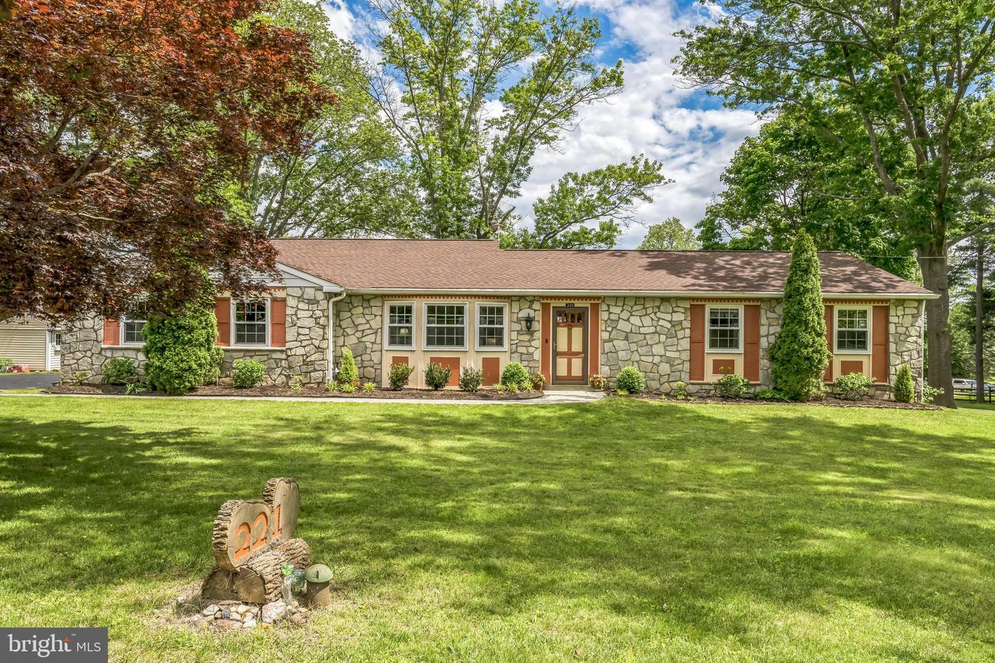 Property Photo: 221 Shirley PA 19403