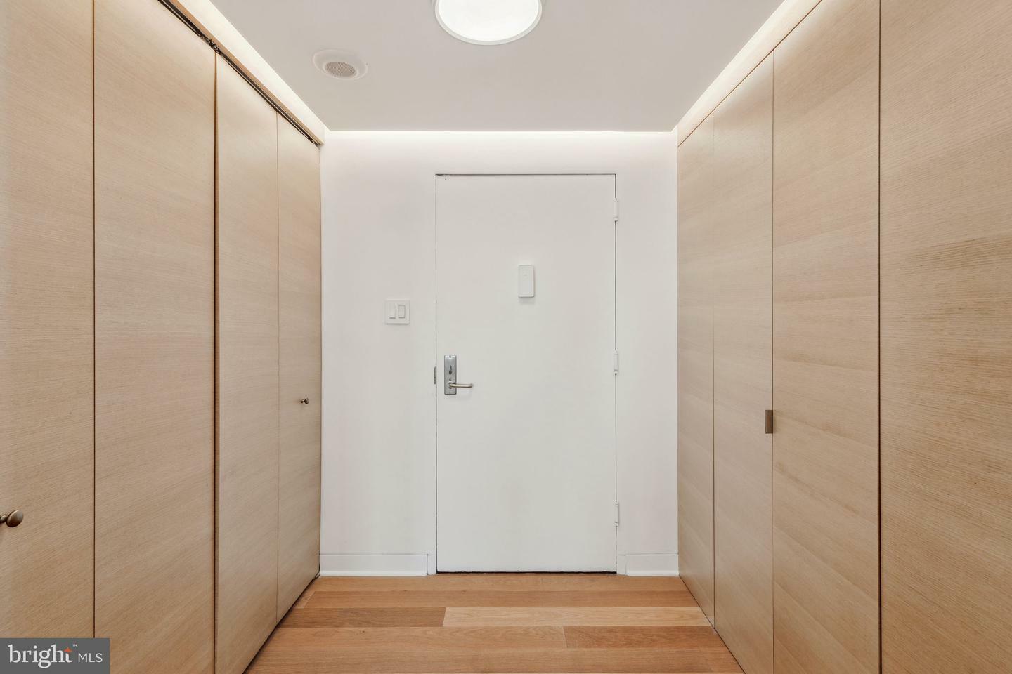 Property Photo: 604 S Washington Square 36 2917 PA 19106