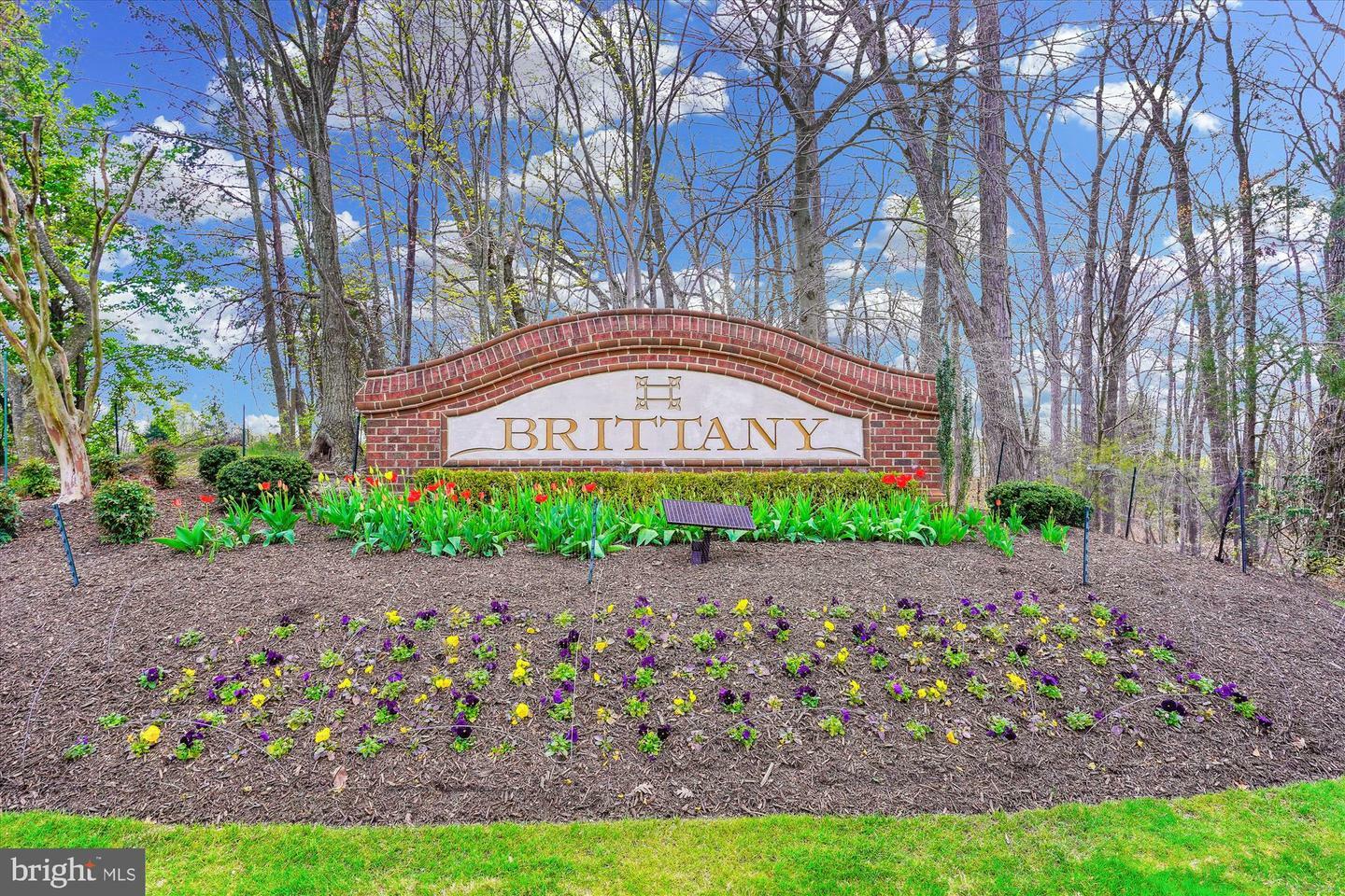 Property Photo: 16719 Tintagel Court VA 22025
