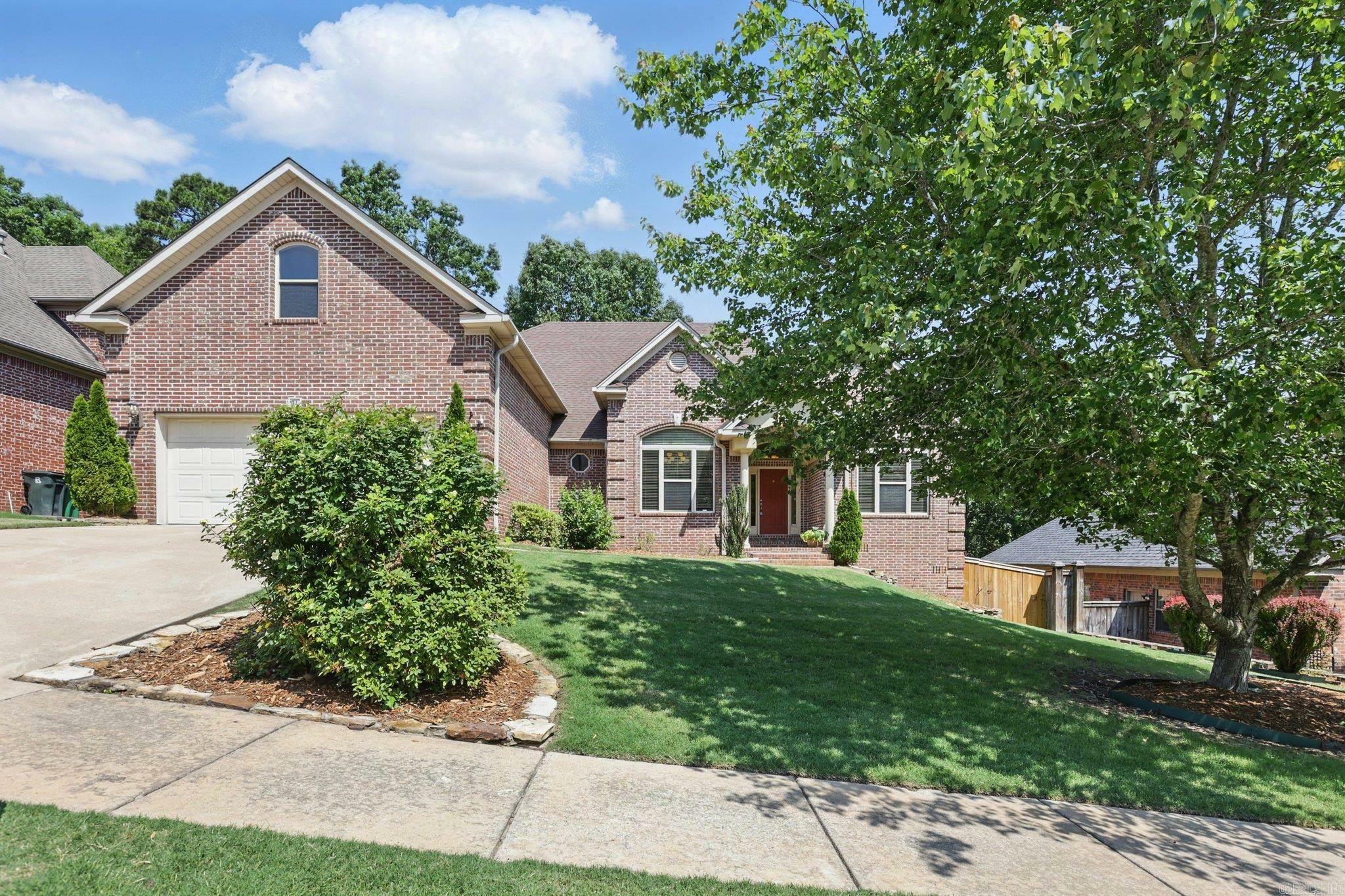 Property Photo: 12 Woodfern Dr AR 72211