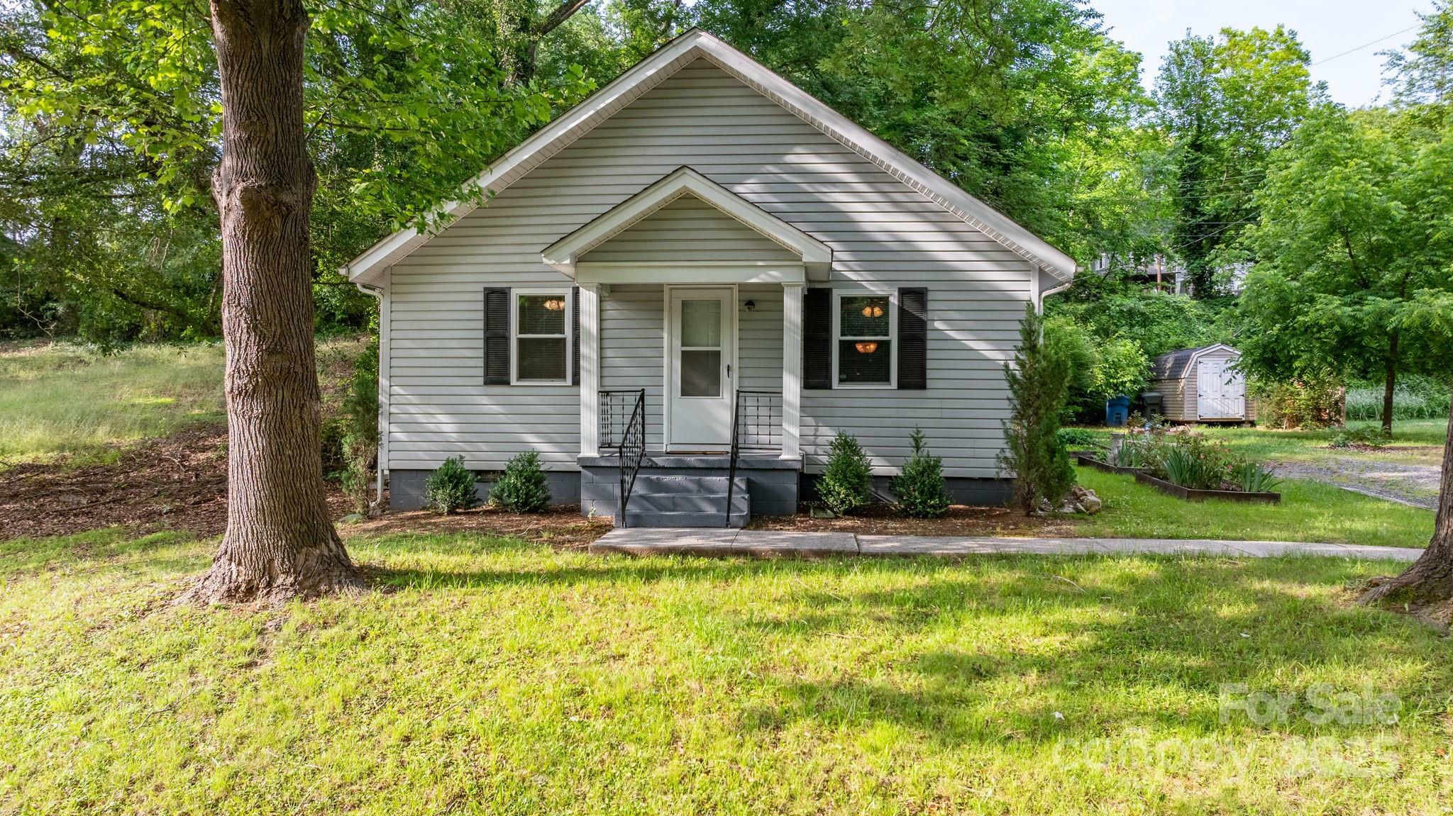Property Photo: 352 18th Avenue NE NC 28601